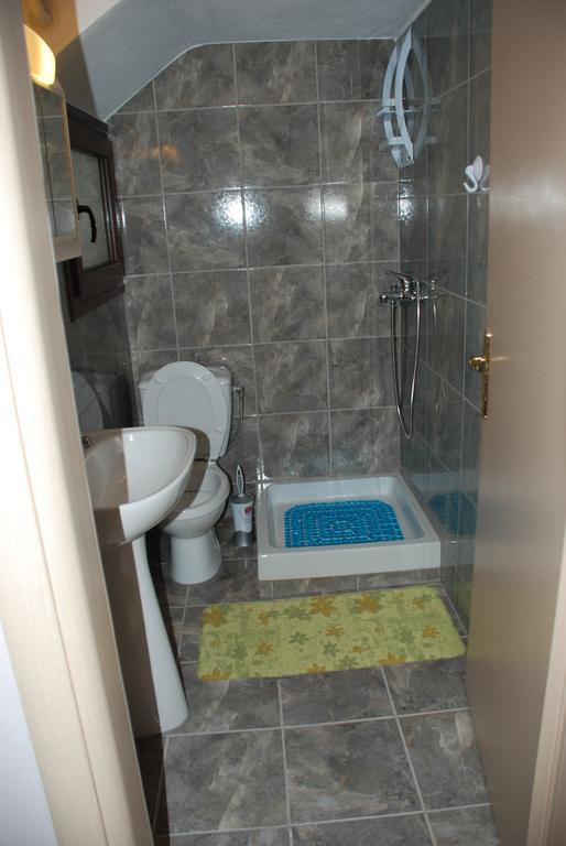 Marianna Apartments Nea Roda Bilik gambar