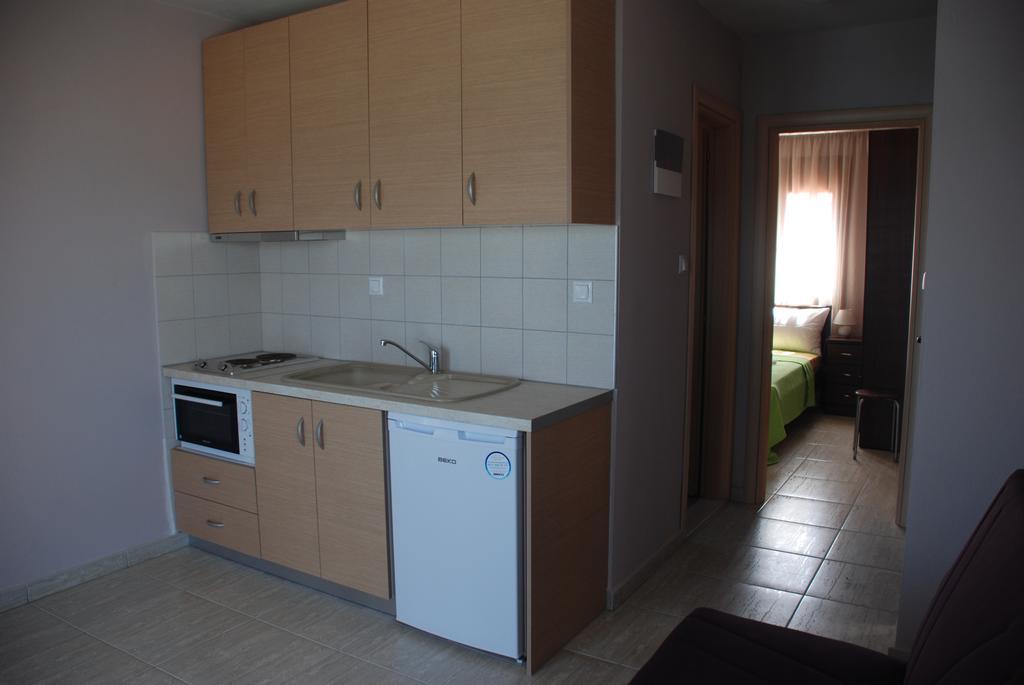Marianna Apartments Nea Roda Bilik gambar