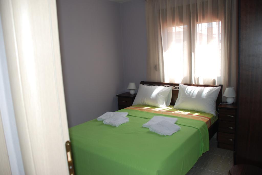 Marianna Apartments Nea Roda Bilik gambar