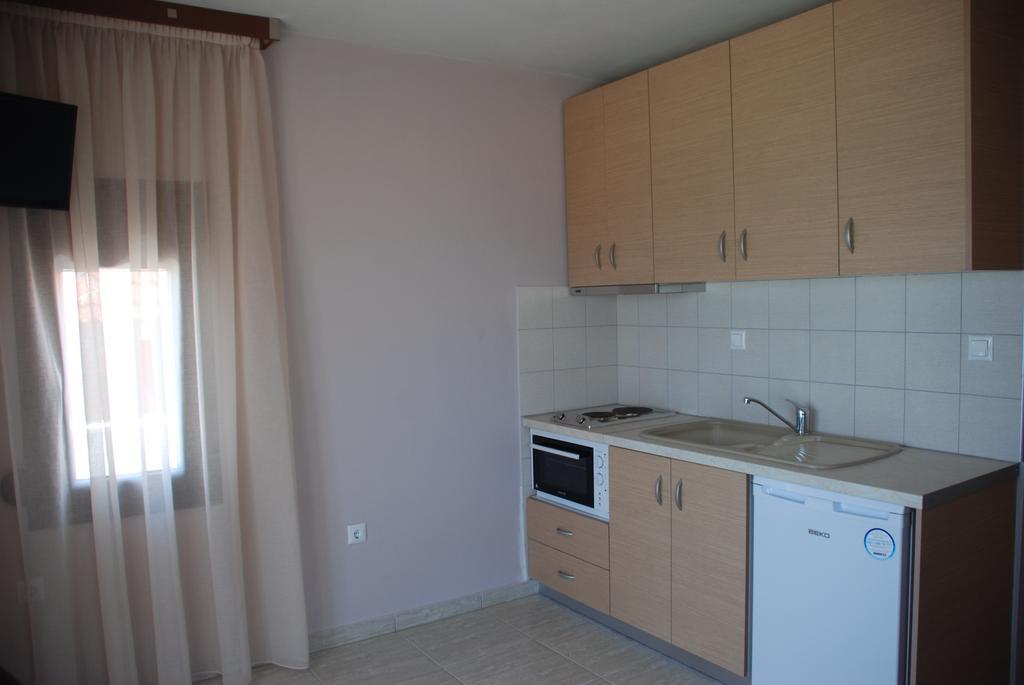 Marianna Apartments Nea Roda Bilik gambar