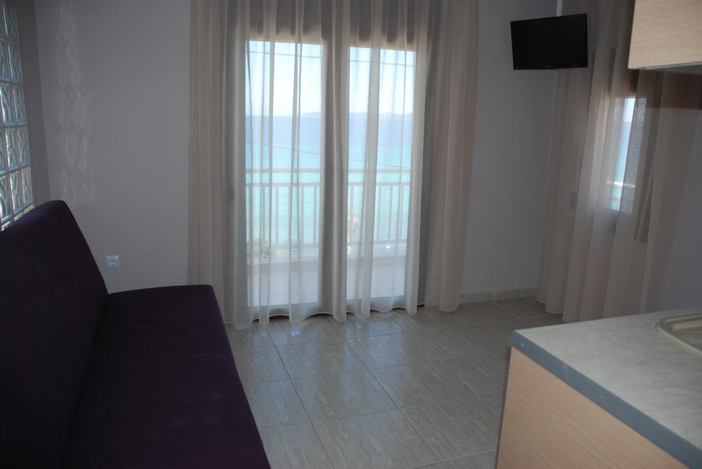 Marianna Apartments Nea Roda Bilik gambar
