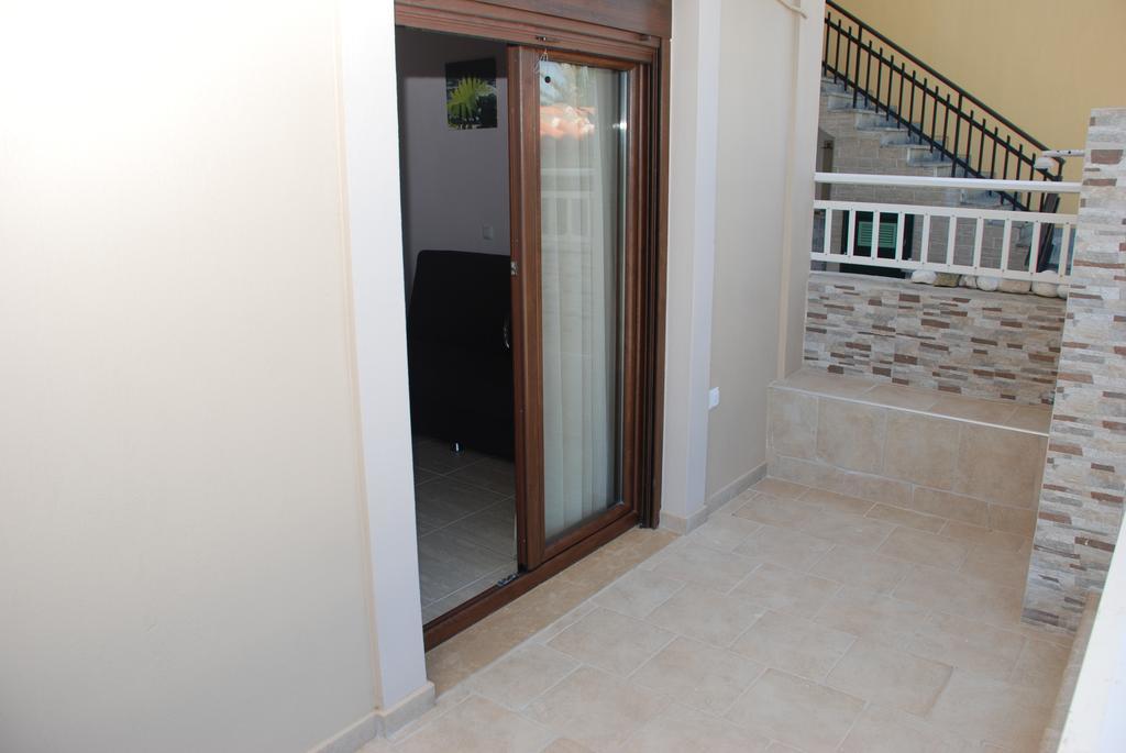 Marianna Apartments Nea Roda Bilik gambar