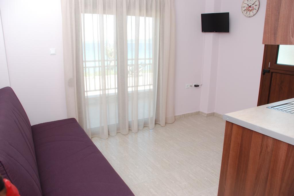 Marianna Apartments Nea Roda Bilik gambar