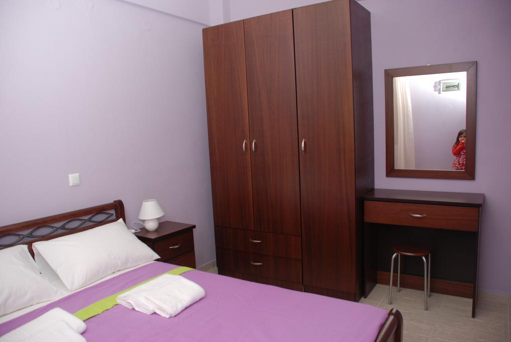 Marianna Apartments Nea Roda Bilik gambar
