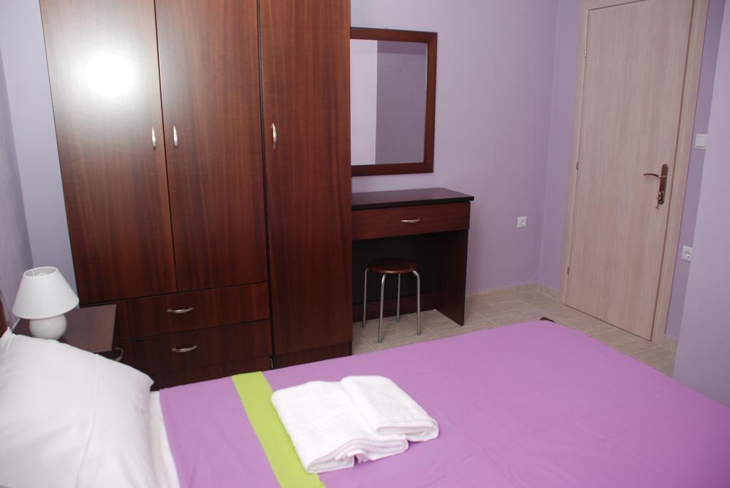 Marianna Apartments Nea Roda Bilik gambar