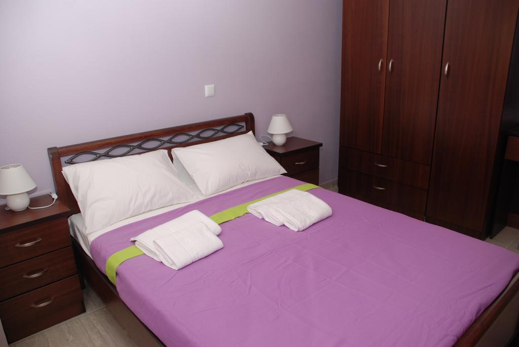 Marianna Apartments Nea Roda Bilik gambar