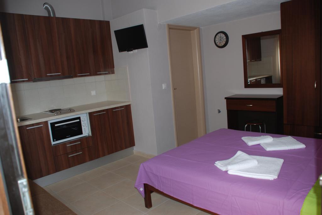 Marianna Apartments Nea Roda Bilik gambar