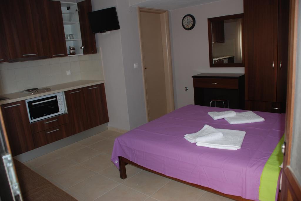 Marianna Apartments Nea Roda Bilik gambar