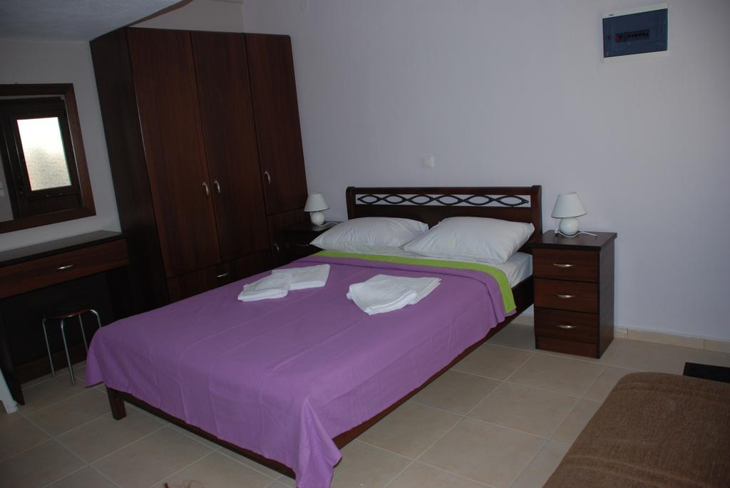 Marianna Apartments Nea Roda Bilik gambar