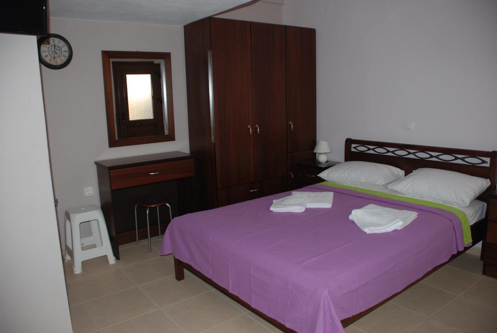 Marianna Apartments Nea Roda Bilik gambar